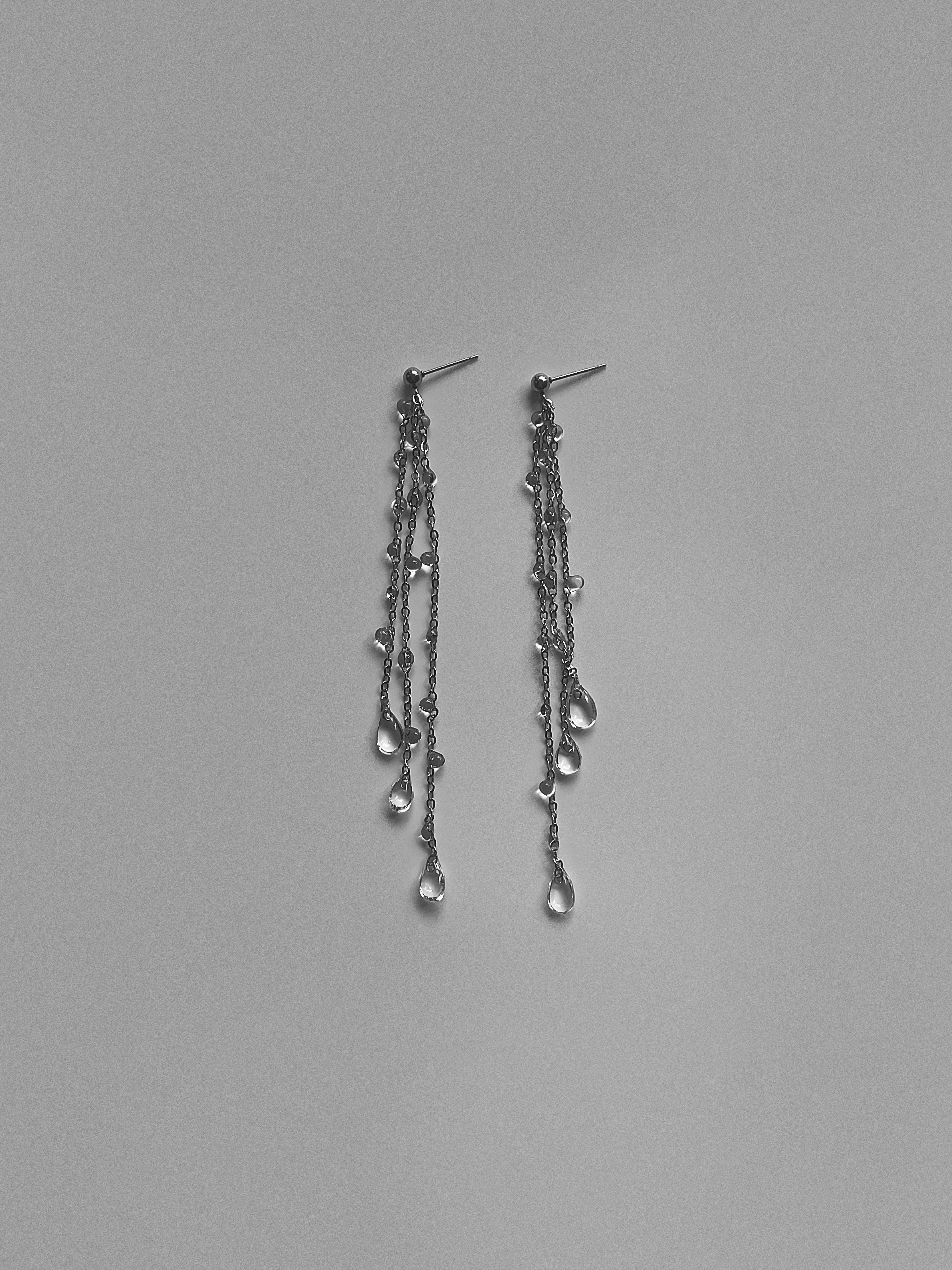 Minimal Dewdrops On Chain Earrings